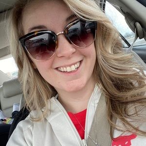 Meet your Posher, Courtney